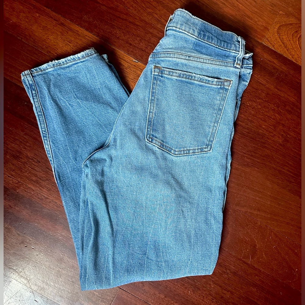 Abercrombie Mom High Rise Jean Size 28/6